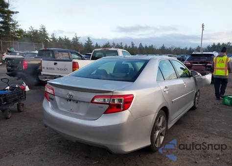 2014 Toyota Camry Se Sport z USA, uszkodzony, nr VIN 4T1BF1FK6EU741707